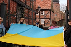 Die am Projekt Beteiligten rund um die Gleichstellungsbeauftragte der Hansestadt Stade, Karina Holst (links)