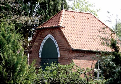 Diese Bild zeigt die kleine Kapelle auf dem Friedhof Geestberg&nbsp;&copy;&nbsp;Hansestadt Stade