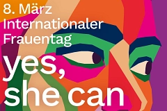 Plakat zum Internationalen Frauentag am 8. März. Eine stilisierte, farbenfrohe Illustration eines weiblichen Gesichts in kräftigen Farben wie Orange, Pink, Grün und Blau. Die Augen sind ausdrucksstark gezeichnet. Der Text auf dem Plakat lautet: '8. März Internationaler Frauentag – yes, she can'.